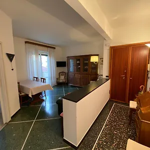 casa-augusta-1.hotelitalianriviera.com/